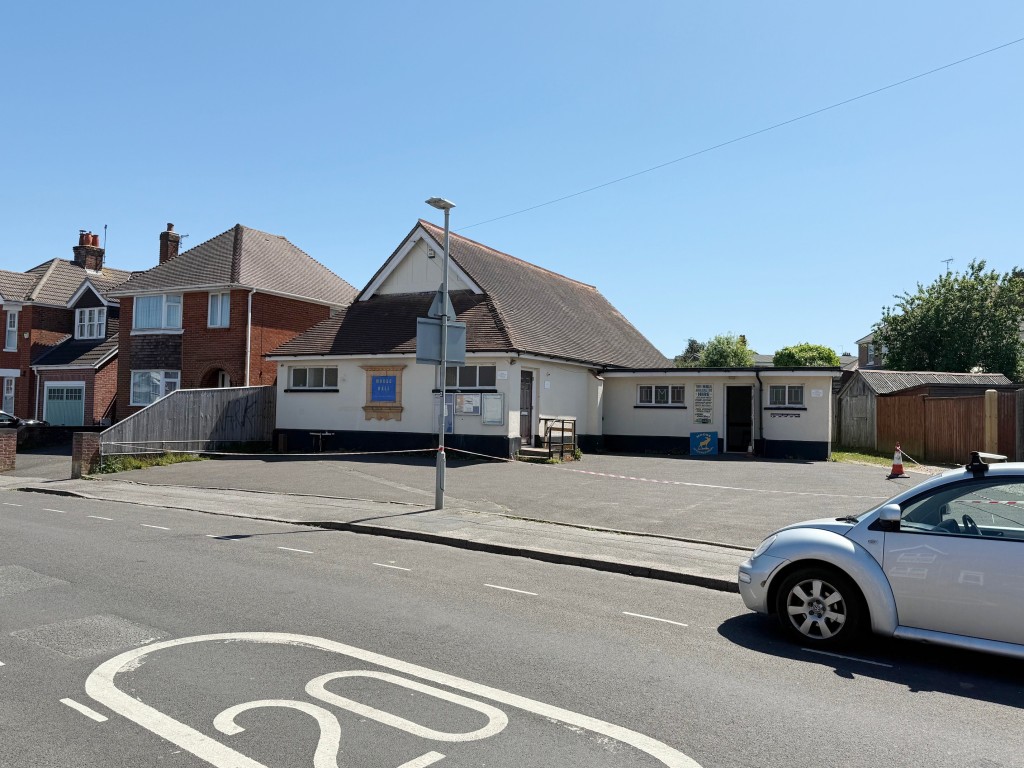 Lot: 21 - FORMER COMMUNITY HALL WITH DEVELOPMENT POTENTIAL - Alternative angle of the outside of the building